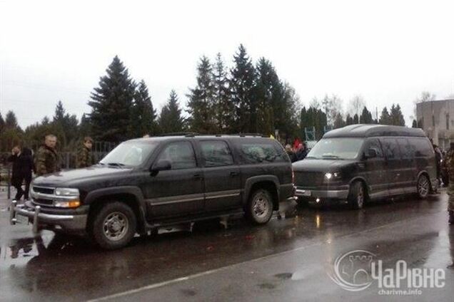 В Ривне подозревают, что в кортеже Яроша есть автомобиль сына Януковича