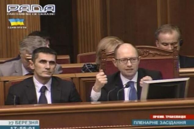 Яценюк заявив, що не буде скорочення бюджету для армії