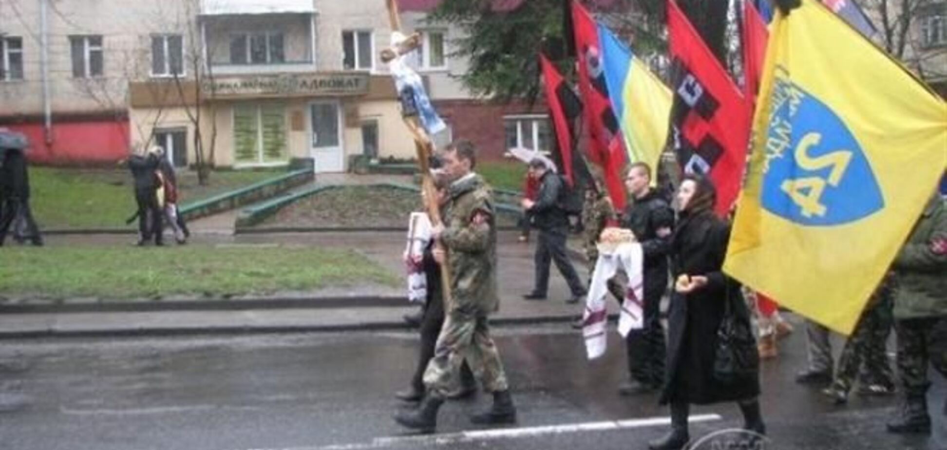 На похоронах Белого 'Правый сектор' не отказывался сотрудничать с властью