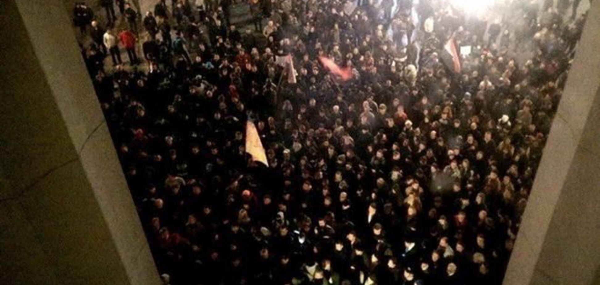 МВС повідомляє, що Раду пікетують дві тисячі активістів