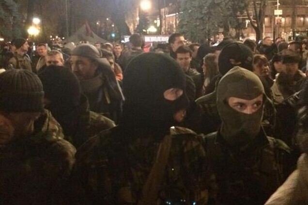 'Правый сектор' у стен ВР передал требование об отставке Авакова