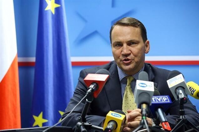 Януковичу нужно было протестовать против аннексии Крыма – Сикорский