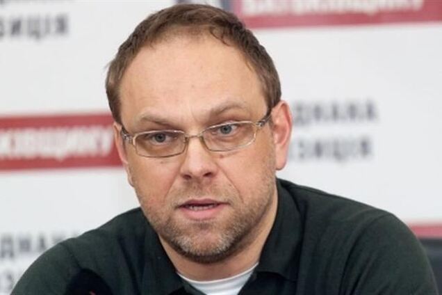 Власенко оспаривает в суде алименты своим детям