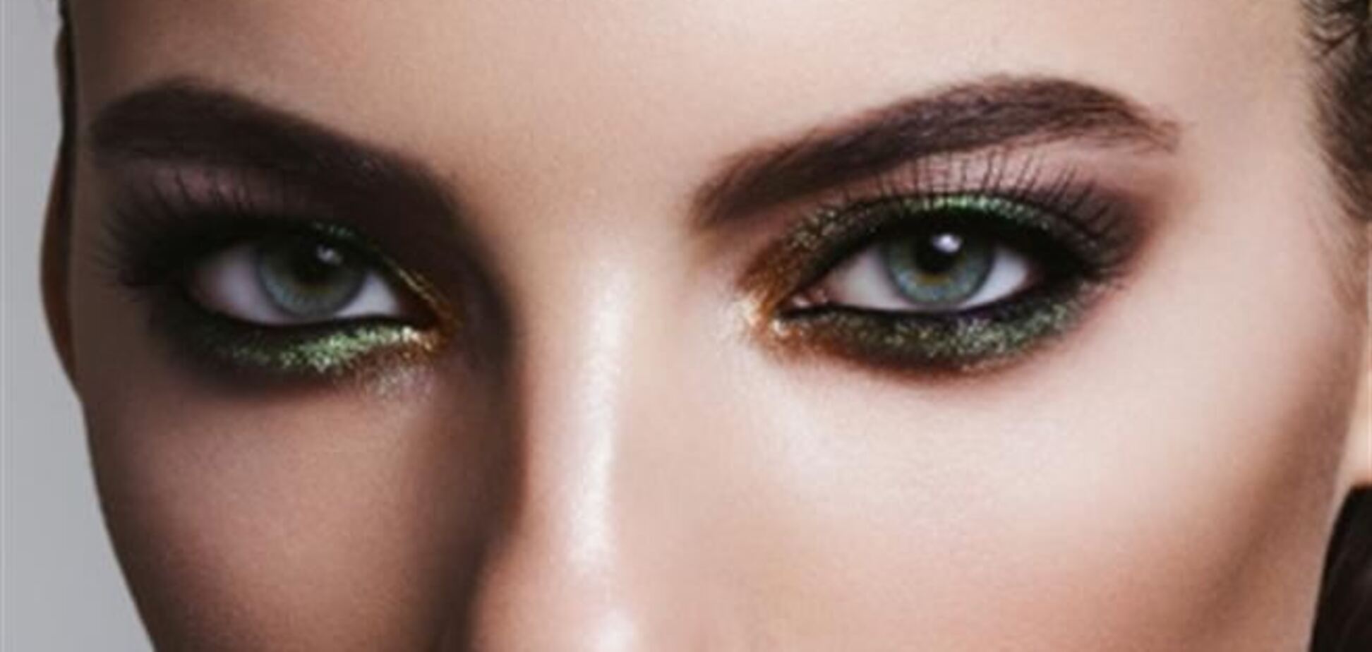 Секреты макияжа. Что делать, если тени скатываются