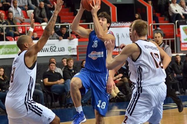 'Азовмаш' разгромил 'Донецк' в Восточном дерби