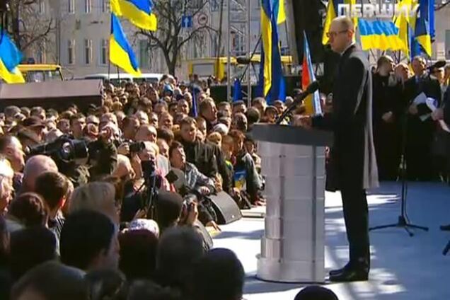 Яценюк заявил, что не даст Тимошенко использовать админресурс на выборах