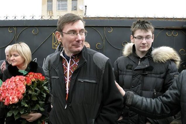 Луценко заявил, что Украина избавляется от советского наследия