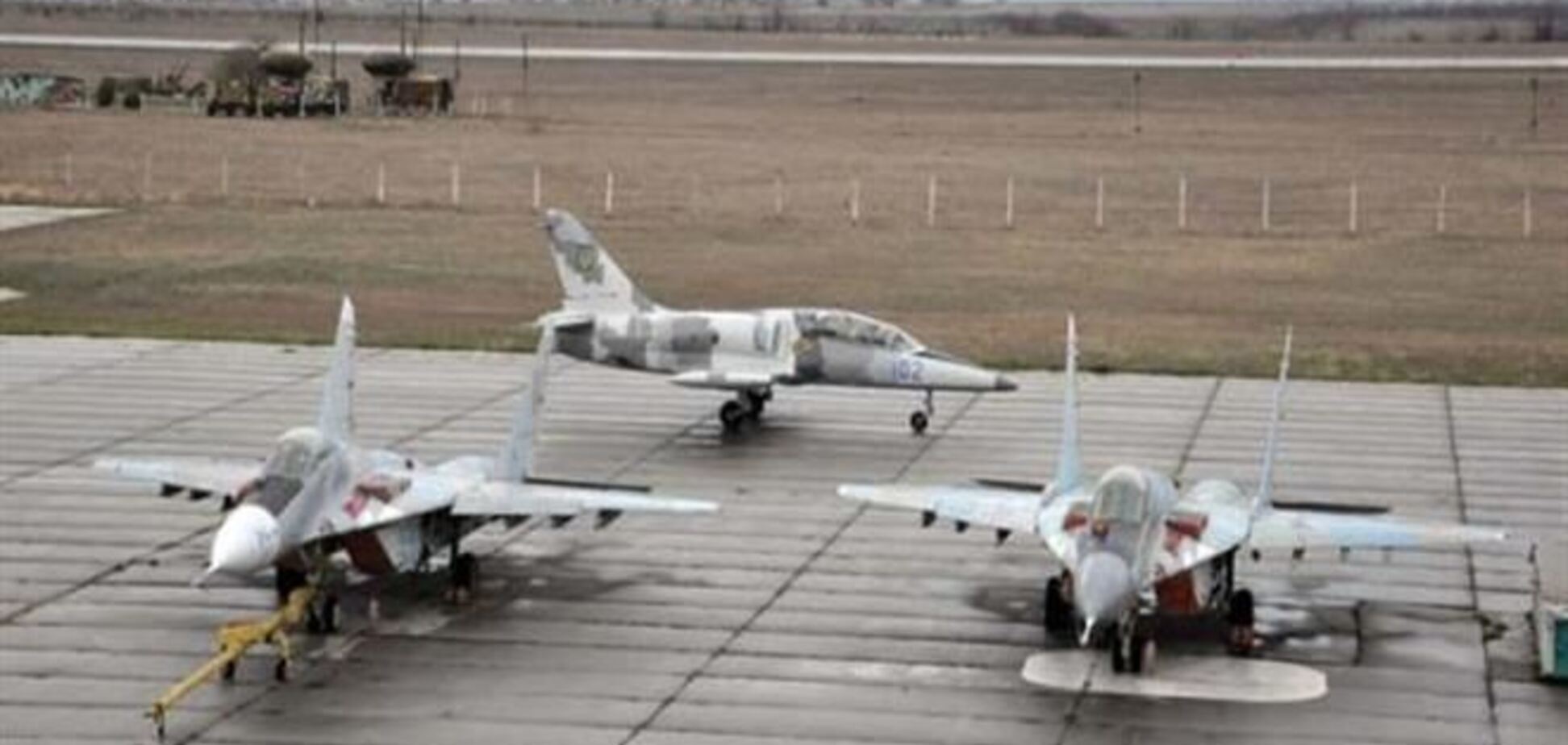 При нападі на Севастопольську авіабригаду поранений офіцер