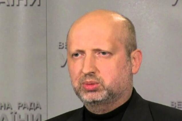 Росія нарощує військову присутність у Криму - Турчинов