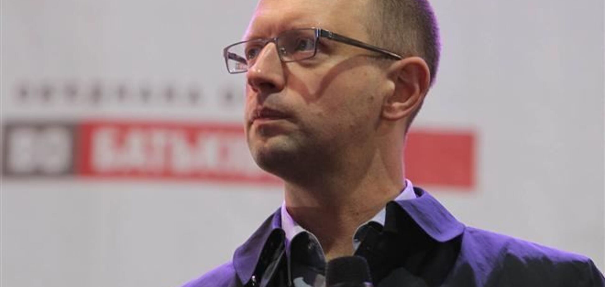 На Восток страны российские войска не допустим - Яценюк