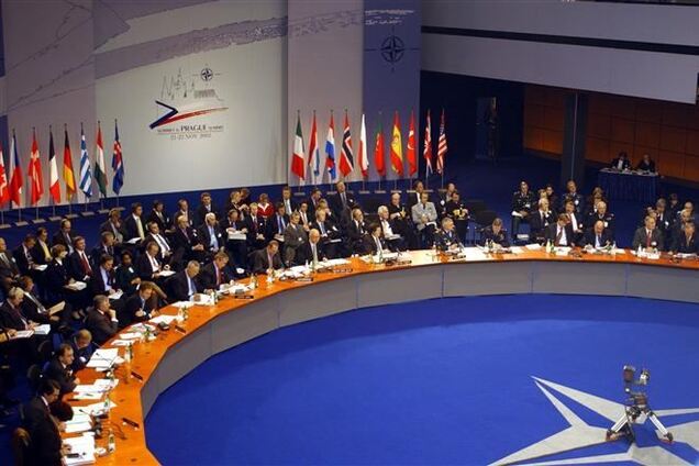 НАТО скликає надзвичайне засідання через військову агресію РФ