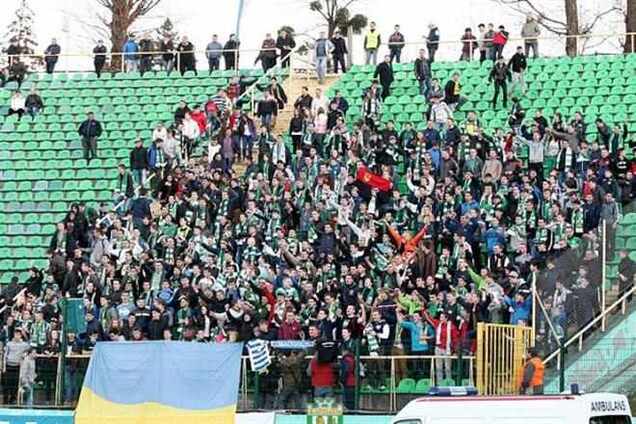 На матче во Львове ультрас 'Карпат' и 'Севастополя' вместе болели и пели гимн Украины