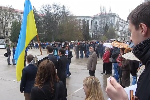 Студенти в Севастополі влаштували демарш під час підйому прапора РФ