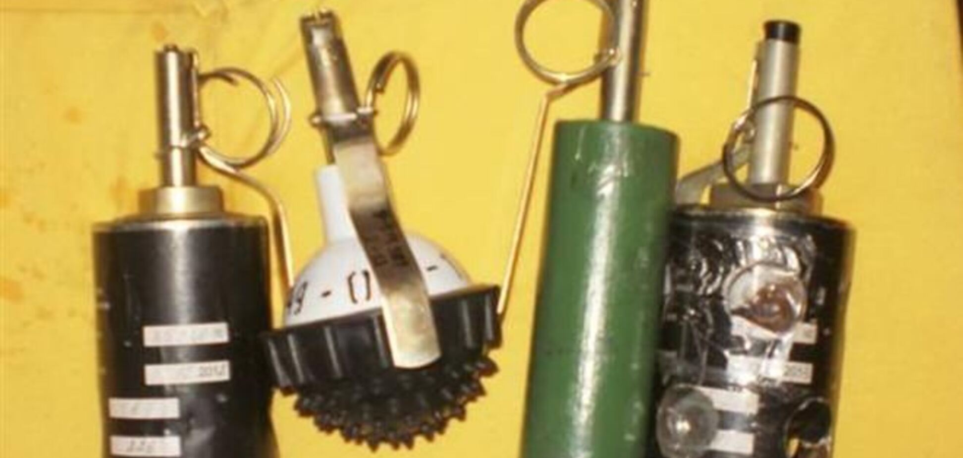 На Киевщине задержали автомобиль с арсеналом оружия