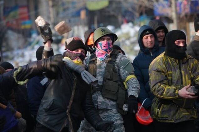 Бойцы 'Правого сектора' снимут маски и получат удостоверения