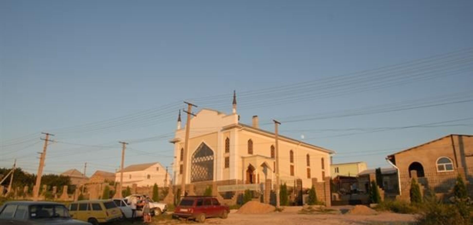Крымские мечети охраняют группы мусульман-добровольцев