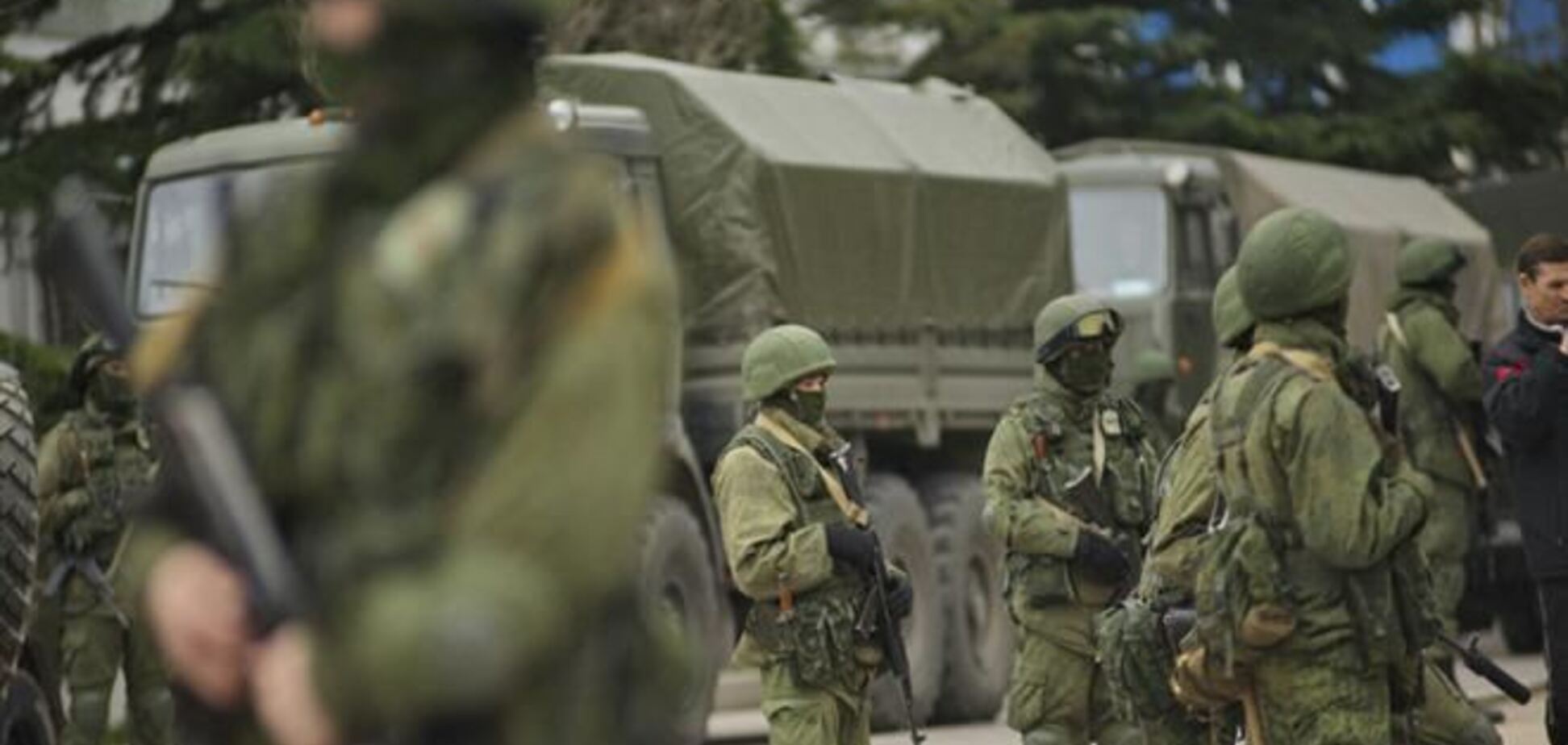 В Феодосии спецназ РФ и 'титушки' блокируют подвоз продуктов украинским морпехам