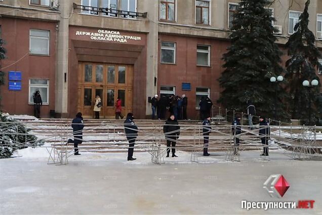 Здания Николаевской и Запорожской ОГА могут захватить