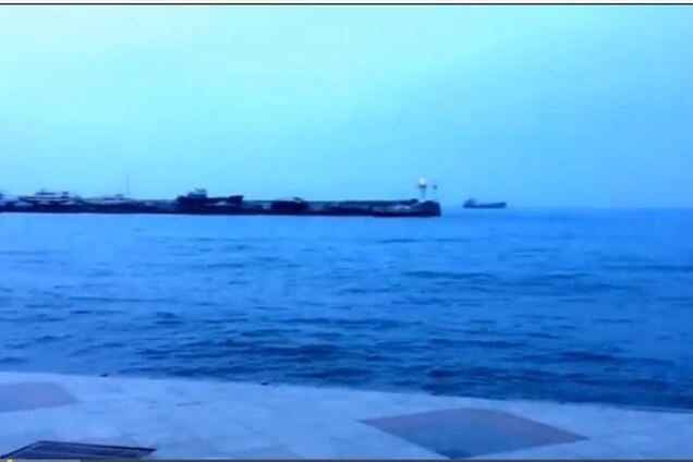 У Ялті мітингувальники зажадали від Путіна 'прибрати жадібні лапи' від України