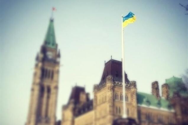 Канада вперше в історії підняла іноземний прапор - український
