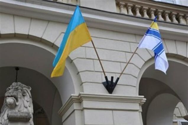 Над Львовом подняли флаг ВМС Украины
