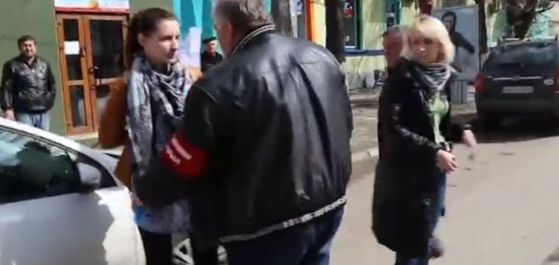 Прихильники Аксьонова в Криму побили учасниць антивоєнного мітингу