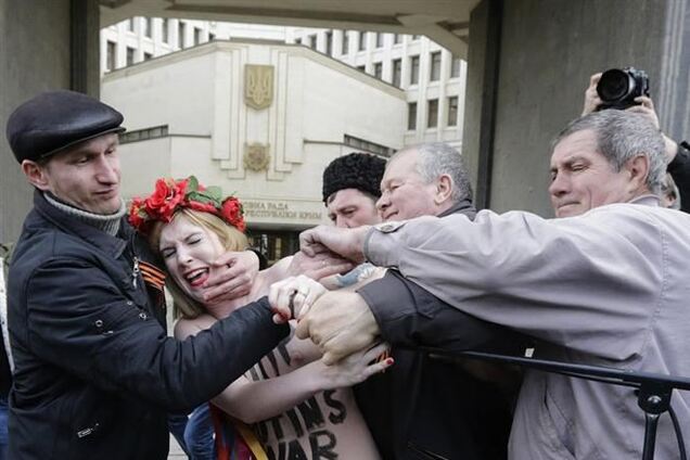 В Симферополе избили и выкрали участниц FEMEN