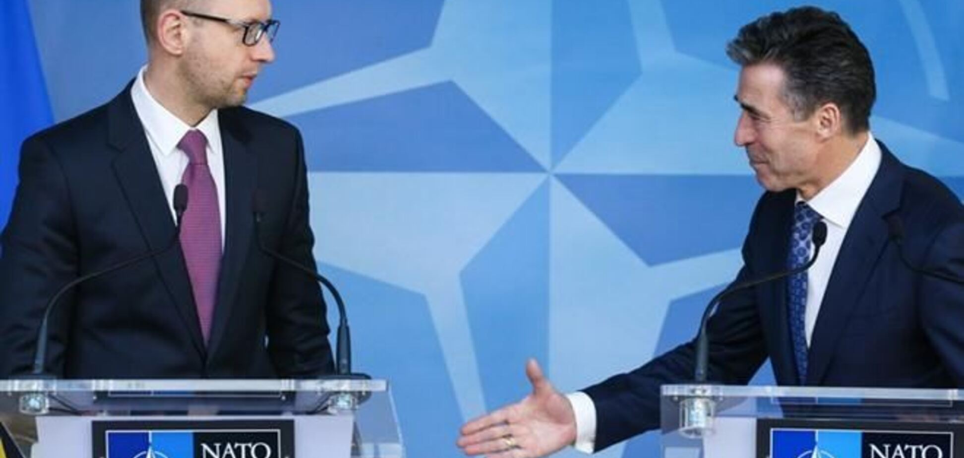 Украина не обсуждает членство в НАТО - Яценюк