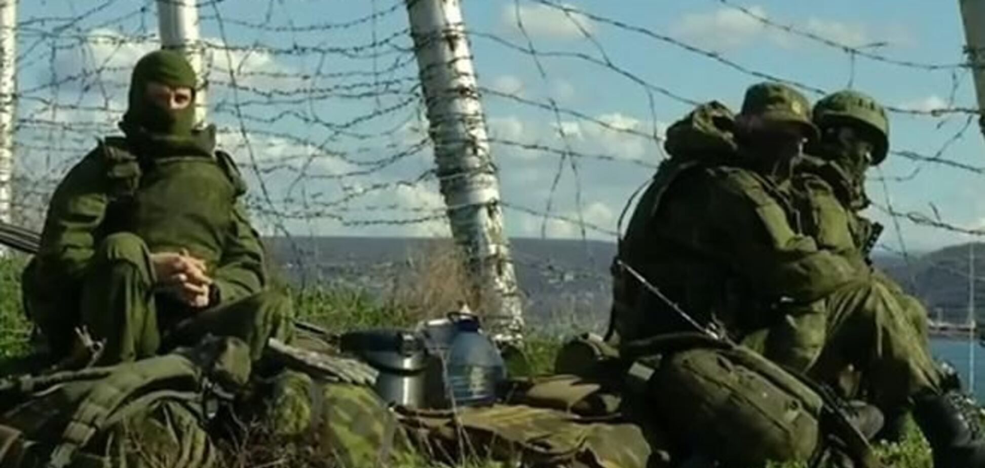 Збройні силовики блокують українські кораблі в Севастополі