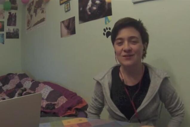 Девушка перевела и спела Гимн Украины для россиян