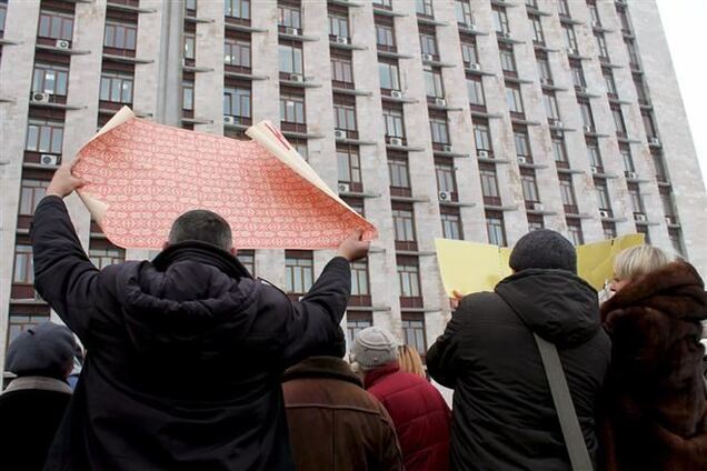 Российские 'титушки' в Донецкой ОГА разгромили комнату ветеранов