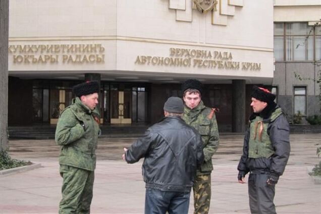 У Криму адмінбудівлі охороняють російські козаки