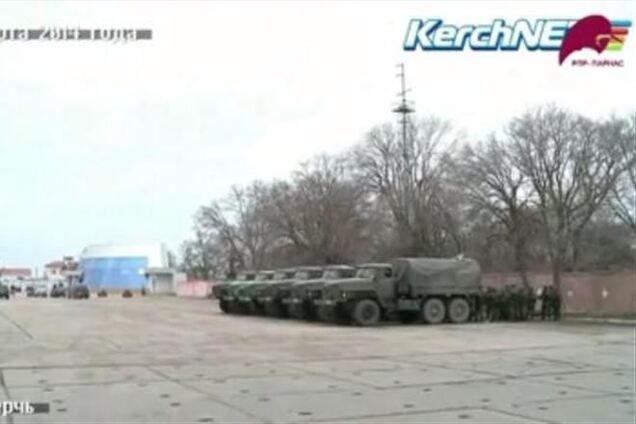 Немцов предоставил доказательства пребывания в Крыму российских военных