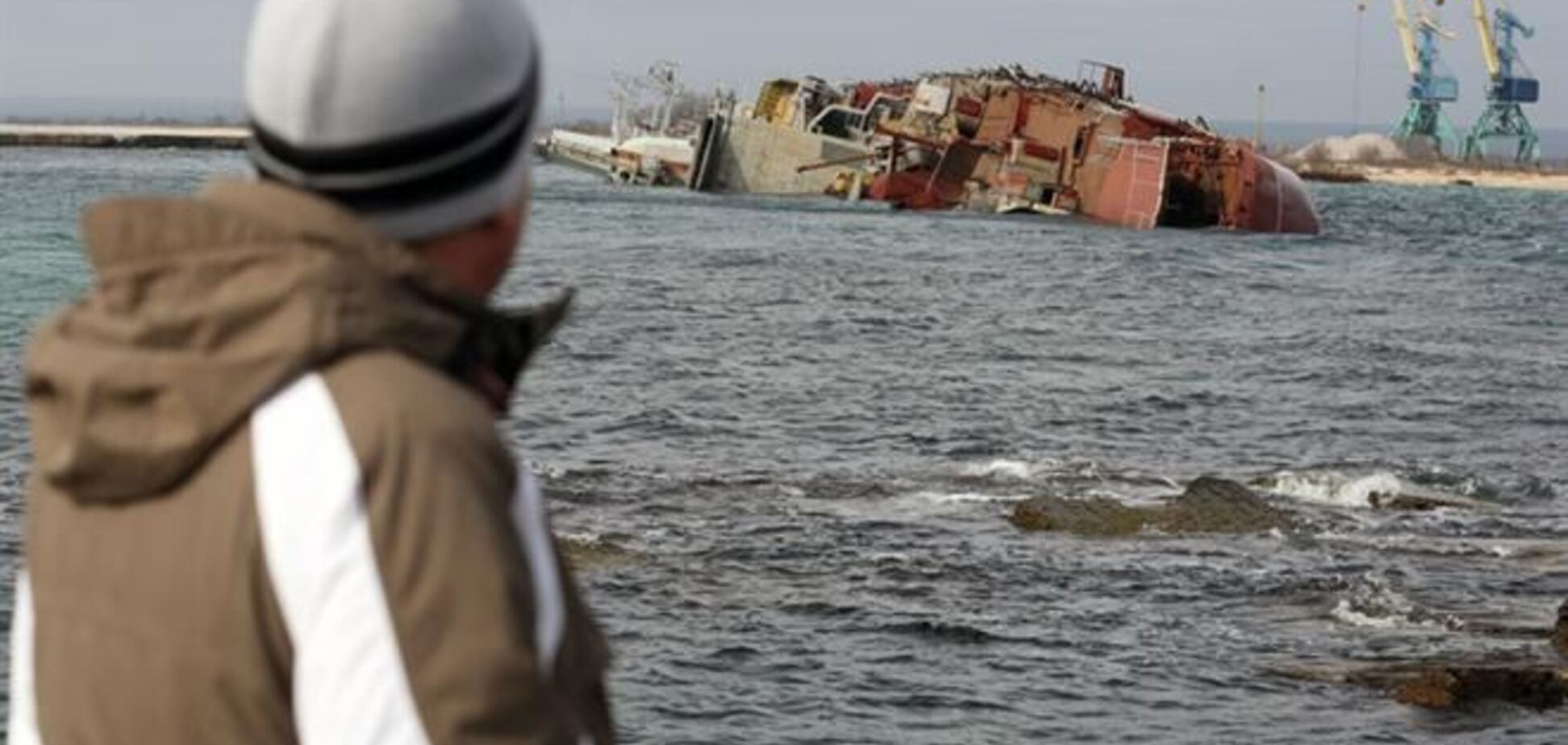 Киев выразил протест Москве из-за блокирования украинских кораблей в Донузлаве