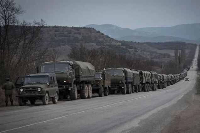 Колонна из 70 военных автомобилей вошла в Симферополь- Аннексия Крыма |  Обозреватель | OBOZ.UA