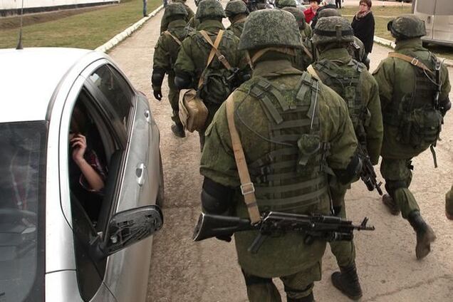 Захваченных на Перекопе журналистов везут в севастопольское СБУ