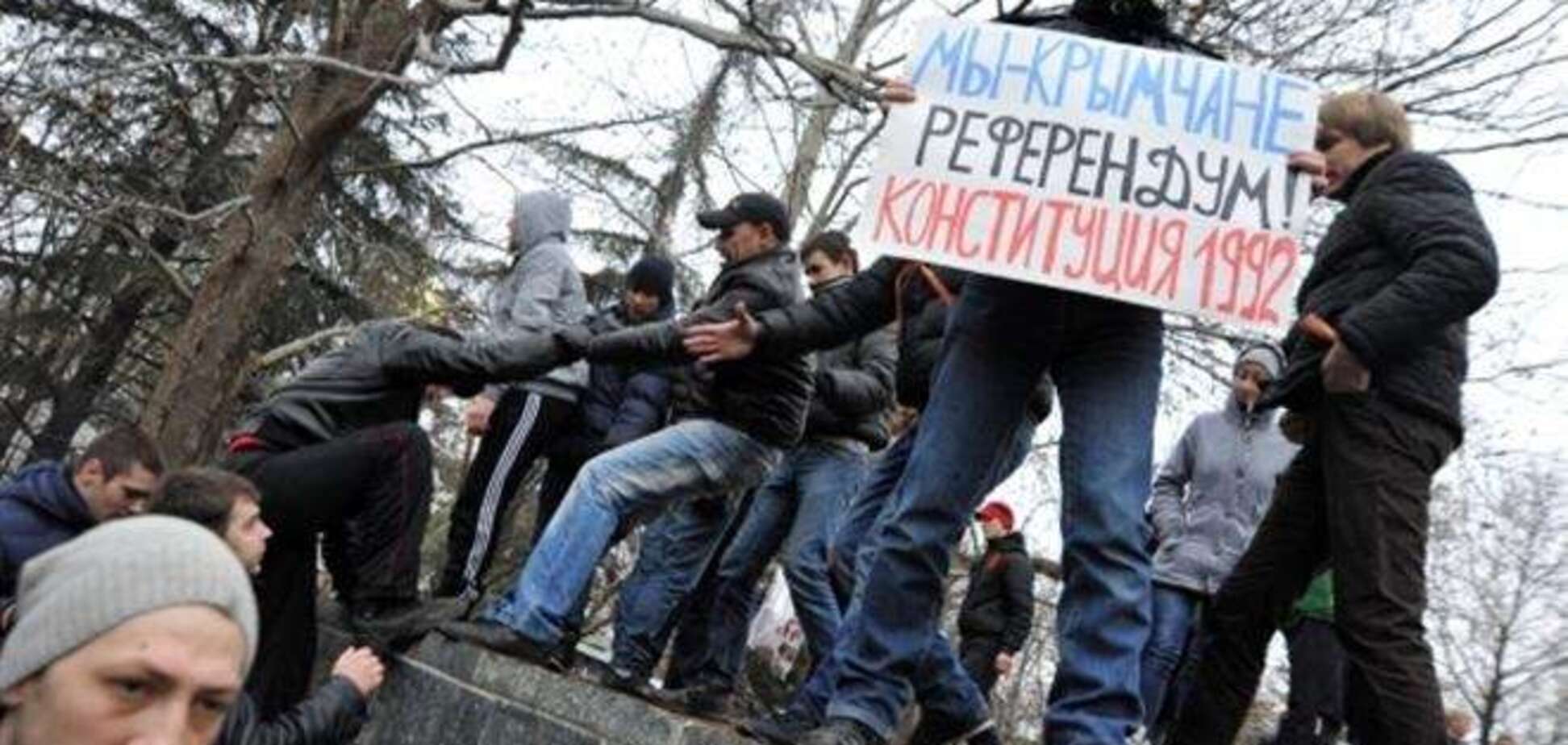 Крымчан заставляют идти на референдум под дулами автоматов - депутат