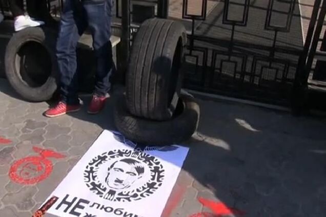 Не любим, не ждем - Автомайдан пикетировал посольство России