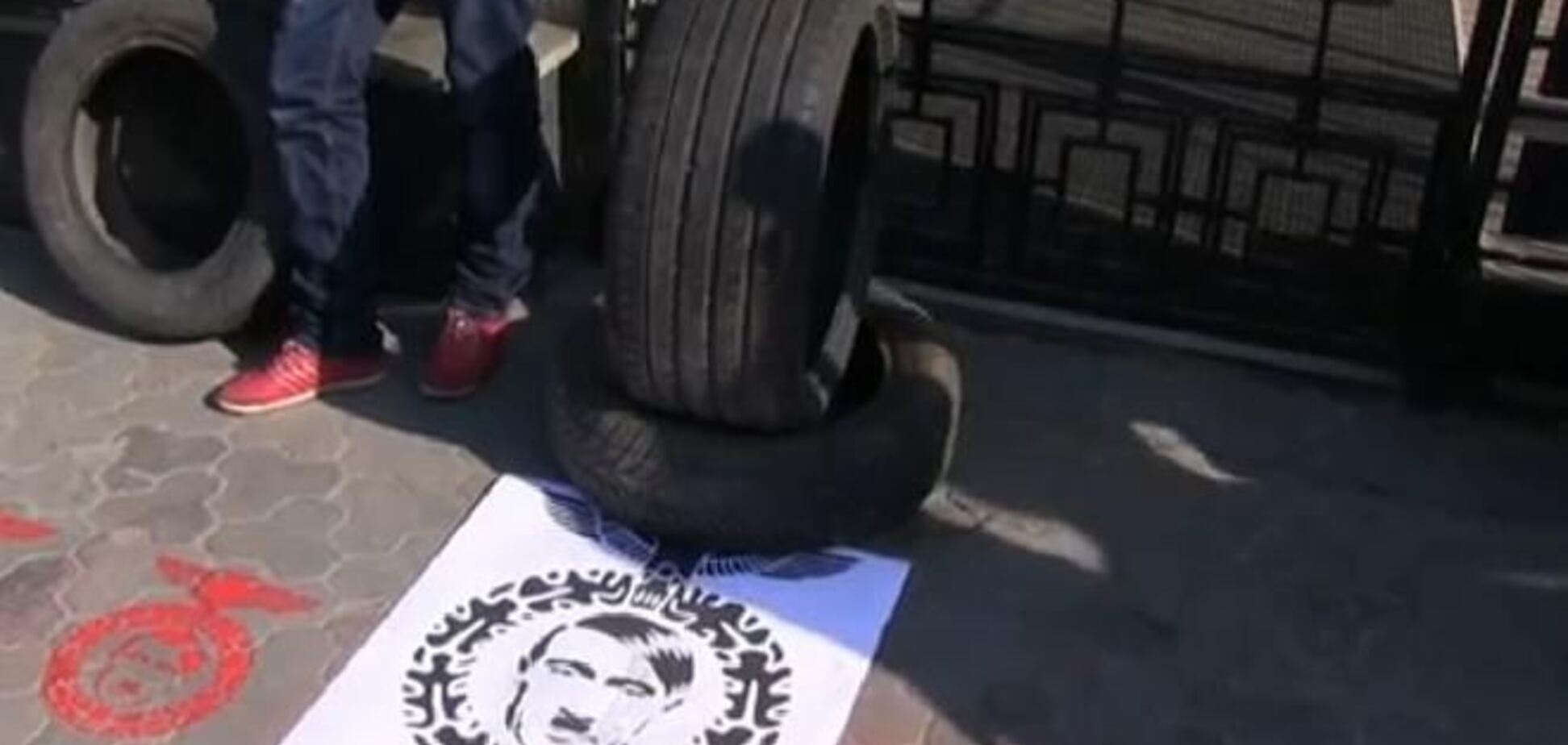 Не любим, не ждем - Автомайдан пикетировал посольство России