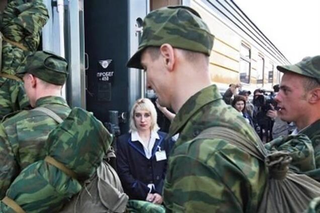 Турчинов уволил в запас военнослужащих из Крыма