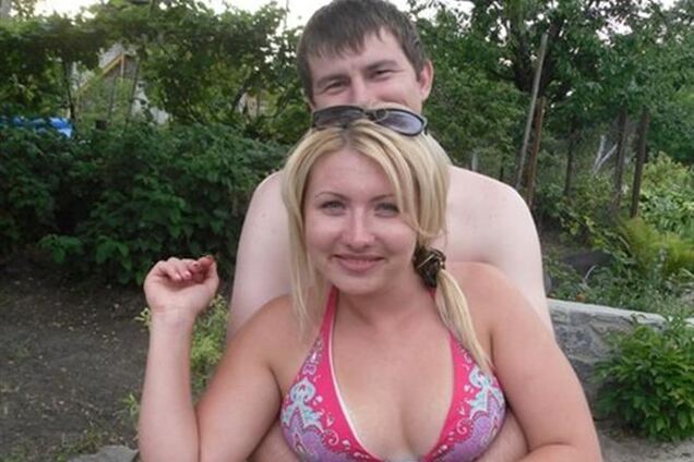 Невестка Попова показала фото в купальнике и ручную змею