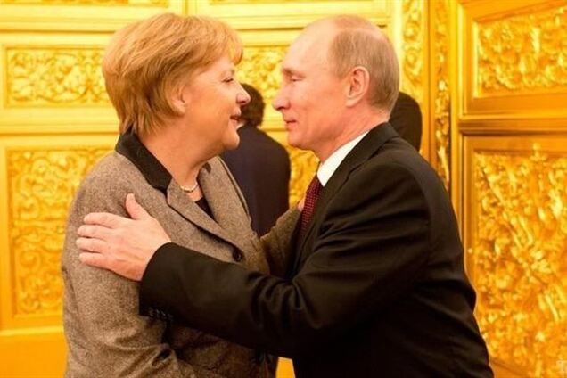 Меркель пообещала лично проследить, как Путин будет отводить войска от Украины
