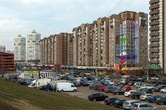 Граффити на доме Навального: хватит дома штаны протирать, поезжай лучше в Крым отдыхать