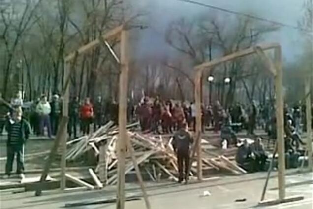 Луганские сепаратисты построили 'виселицы для бандеровцев'