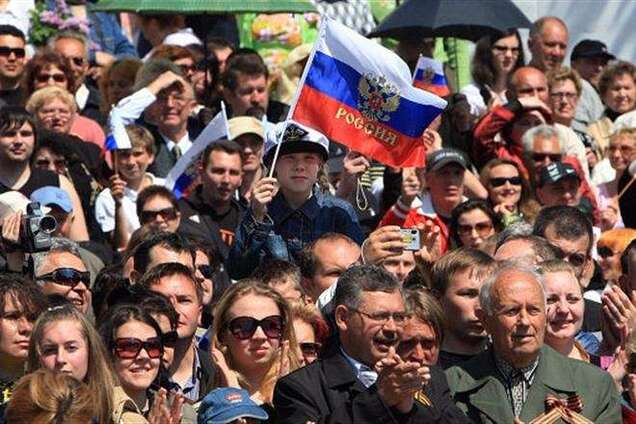 Больше 50% россиян относятся к украинцам с безразличием и недоверием - опрос