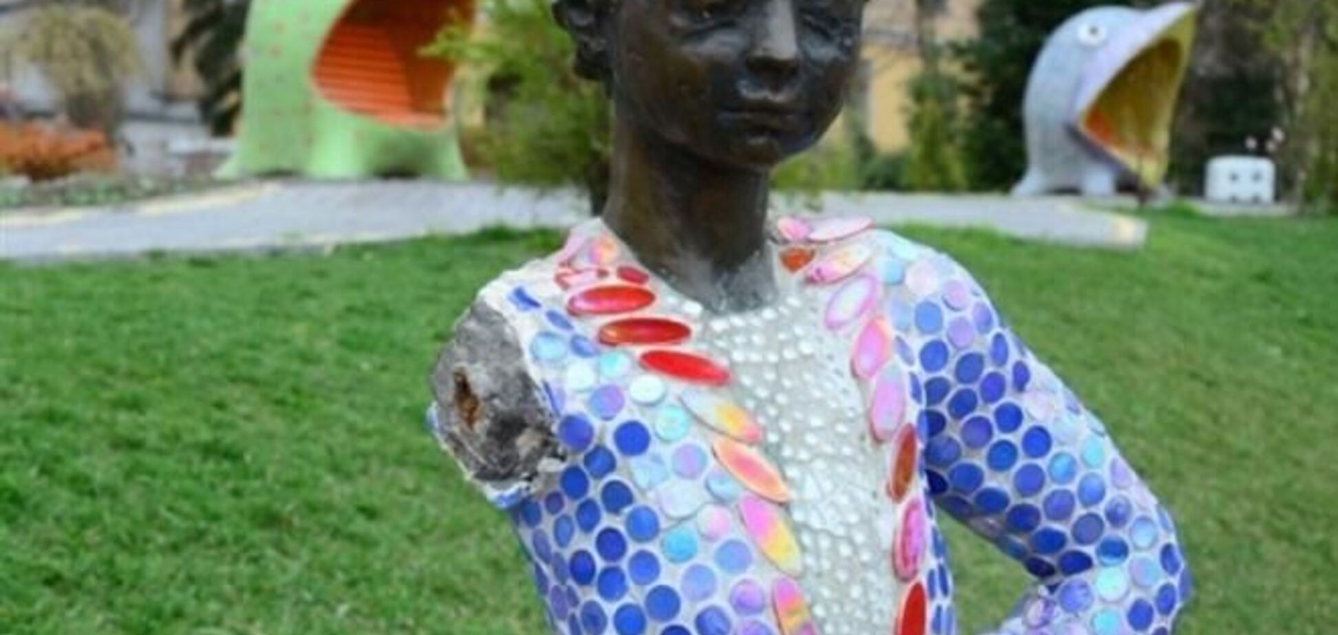 Вандалы отбили руку 'Маленькому принцу' в Киеве