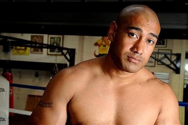 Соперник Кличко Леапаи перенес спарринги из-за травмы шеи