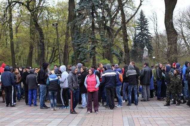 Под Верховной Радой опять появились 'титушки'