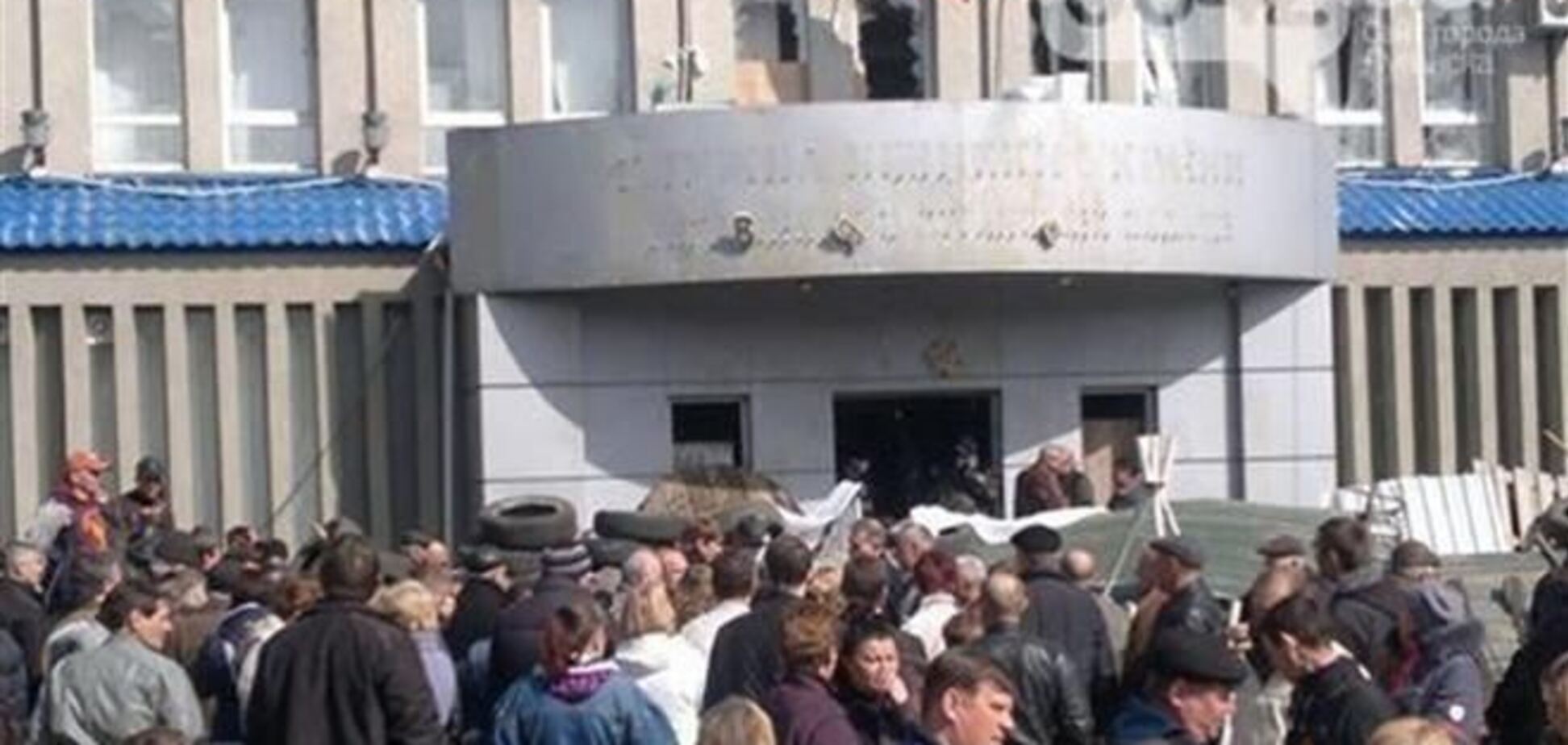 У Луганську прихильники єдиної України збираються на акцію. Міліція побоюється провокацій