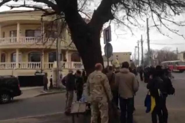 Одеські активісти заблокували Царьова в готелі